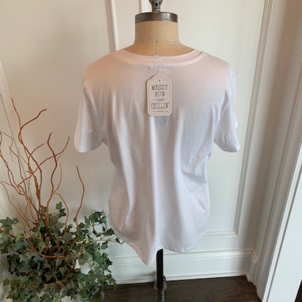 Messy Bun Just Chilling' NWT Women's T-Shirt - Picture 4 of 6